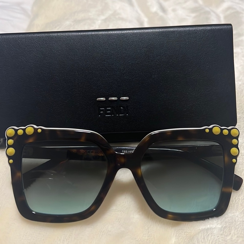 Fendi 🕶 sunglasses